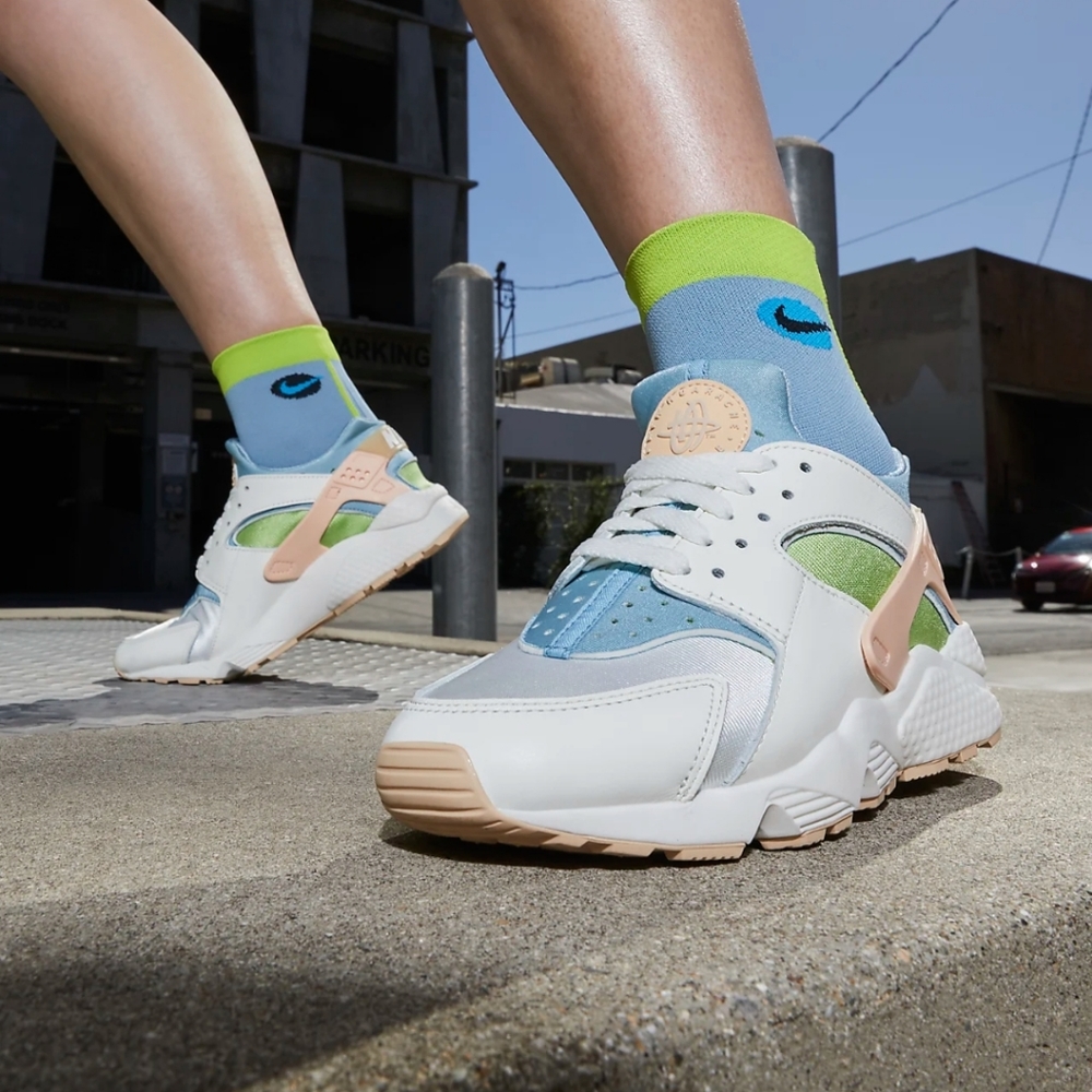 NWT  Nike Air Huarache Woman Sneaker Without box